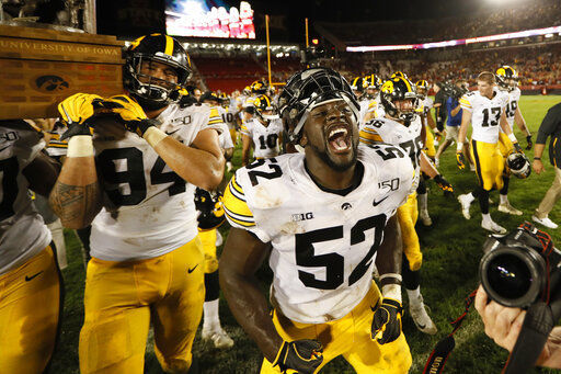 No. 19 Iowa rallies to beat Iowa State, 18-17